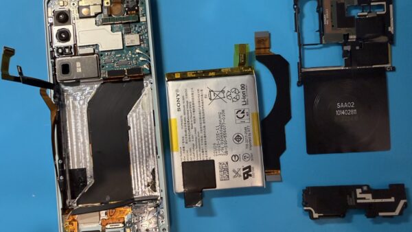 XPERIA 1Ⅳ膨張バッテリー交換【スマホ修理所沢】