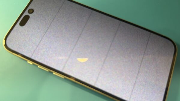 iPhone15液晶故障画面修理【iPhone修理所沢】