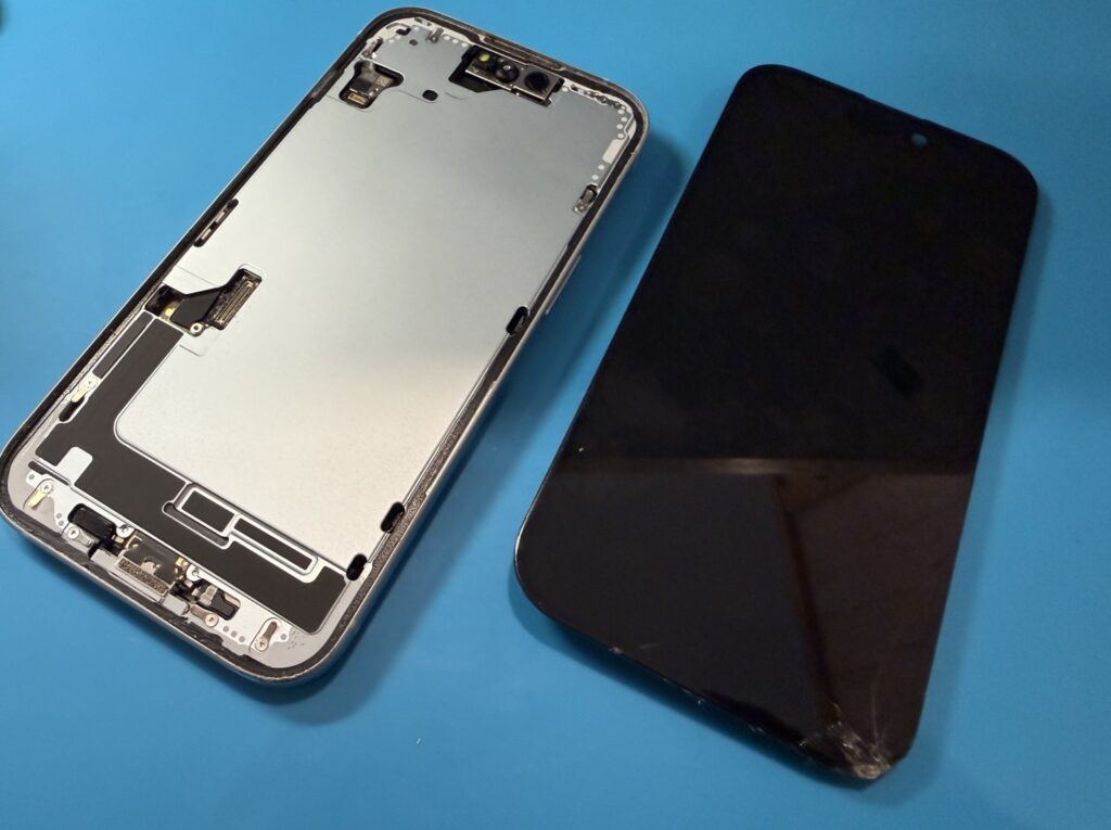 iPhone15ガラス割れブラックアウト画面修理【iPhone修理所沢