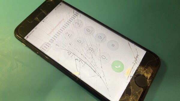 iPhoneSE2ガラス割れ液晶故障修理【iPhone修理所沢】