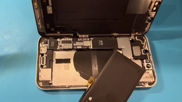 iPhone13バッテリー交換【iPhone修理所沢】